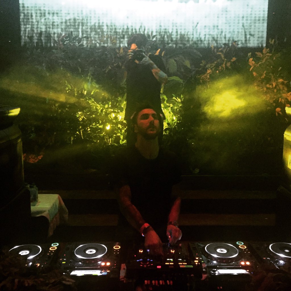 klutchLA's tweet photo. Los Angeles wasn't ready ๐ท๐#kneedeepinla #hs82 #5hourset https://t.co/rFDy3WFCQE