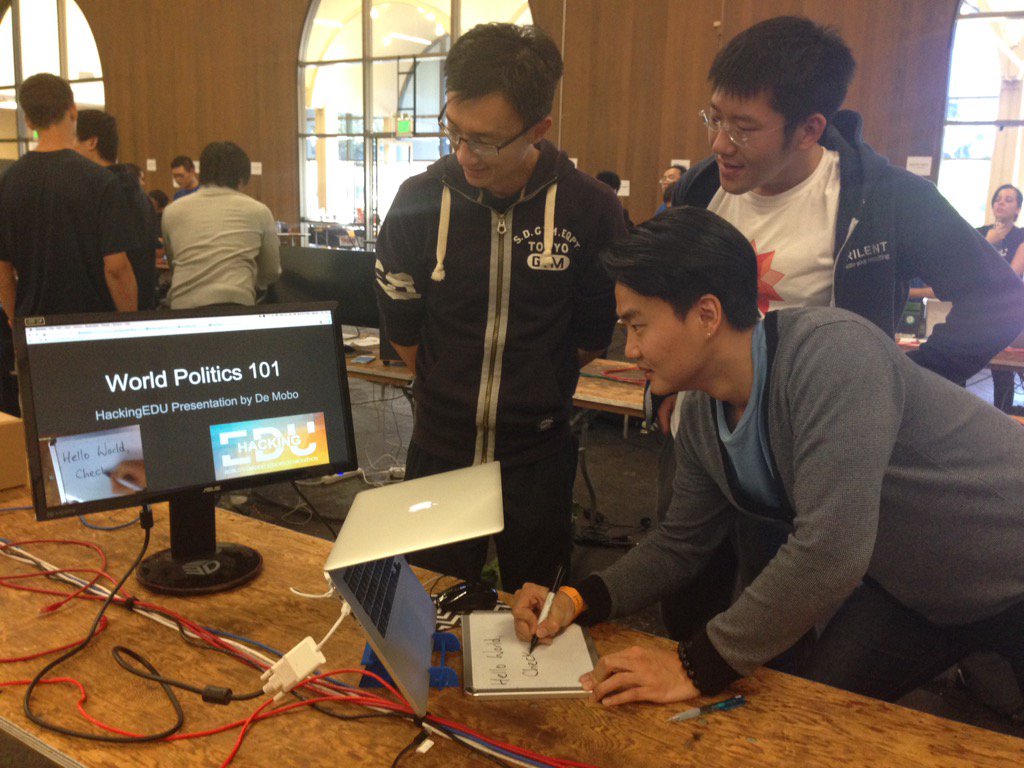 hackingedusf's tweet photo. @de_mobo created one click solutions to present, record, transcribe &amp; share lessons! @IBMBluemix @cubify @BackAnd_ https://t.co/AHXAABKr5D