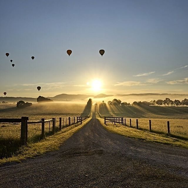 desikaratzias's tweet photo. Going into a hot air balloon trance over at #YVBF15. So happy many talented photographers got out of bed early to t… https://t.co/yVYQE94m0q