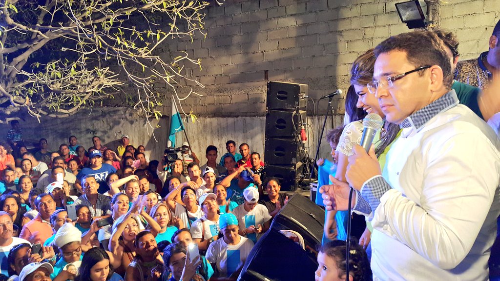 mrafael70's tweet photo. Quiero agradecer al líder natural de este proyecto, quiero agradecerle a @carlosecaicedo. #SigamosConElCambio https://t.co/22IYlsXqmn