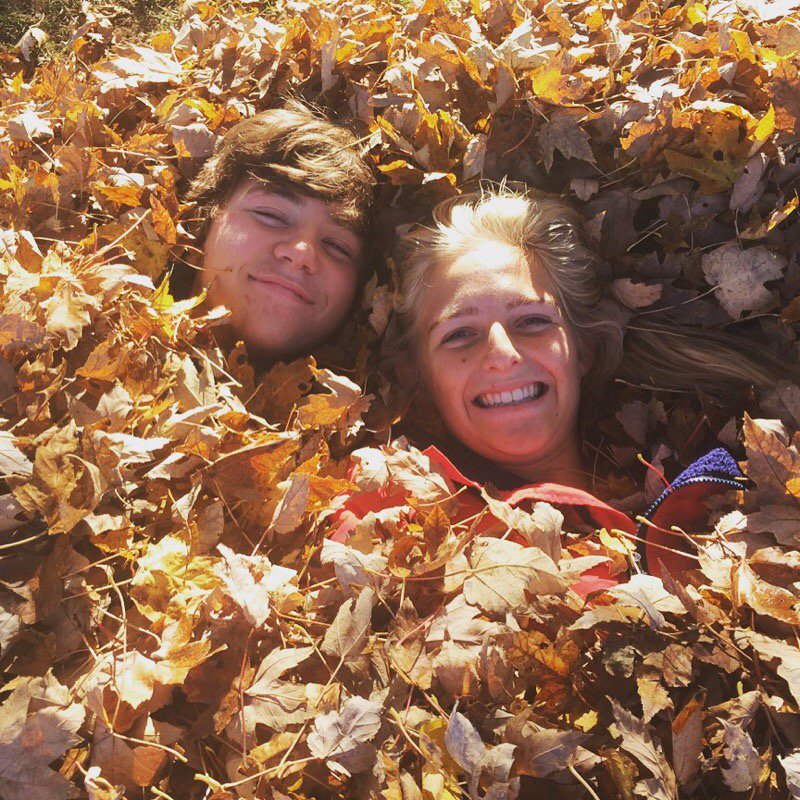 152Thompson's tweet image. Jumped into leaves for the first time today with my love❤️ @ArgenioBreanna