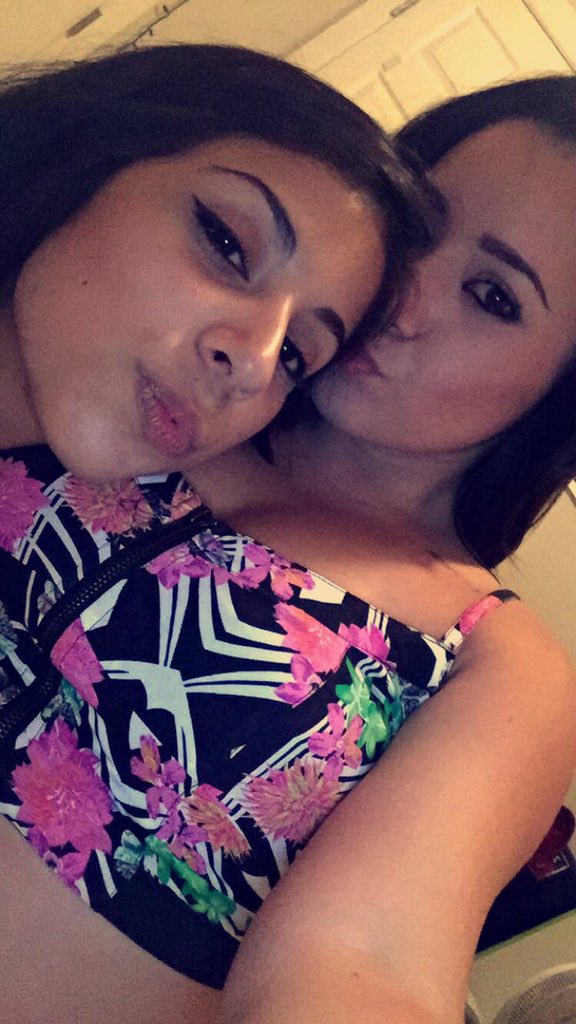 sel_lee_'s tweet photo. Happy birthday lovebug💚🐞 hope you had a great day☺️😍😊 @JoleenDavila https://t.co/fo4gASSoWG