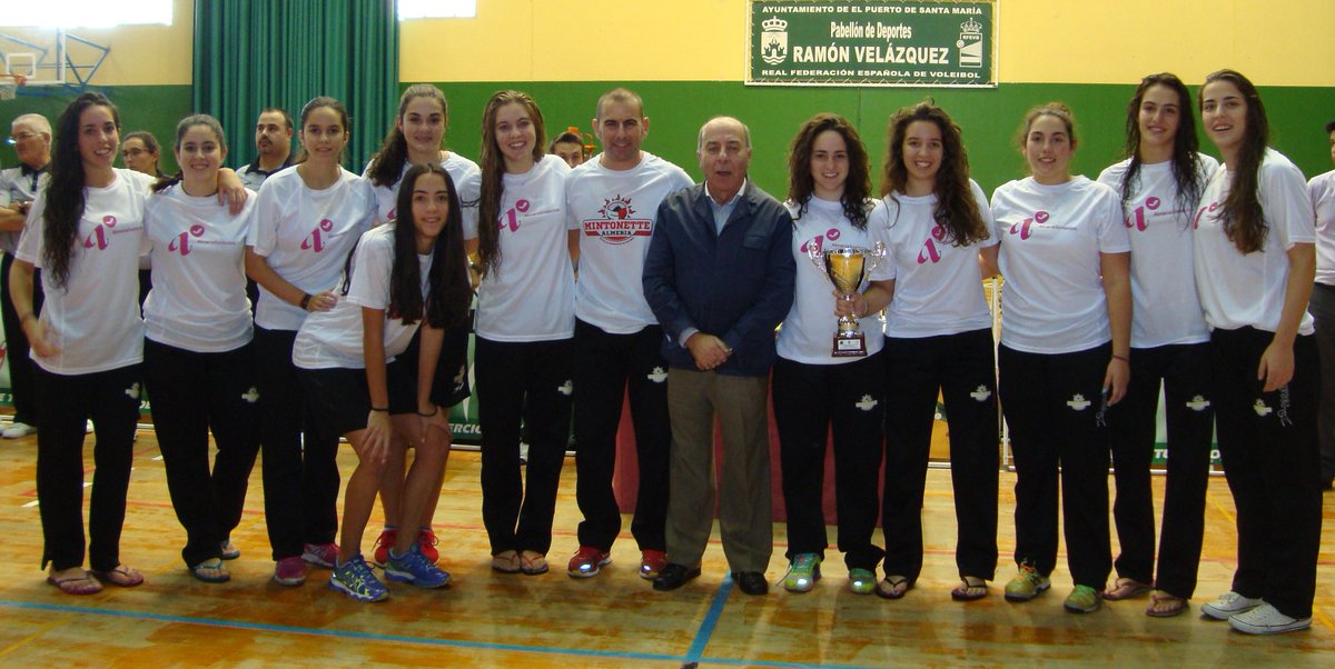 Mintonette_Alme's tweet photo. Copa Federación, trofeo "Manuel Árias", CAMPEONAS sénior femenino.
Paula García mejor jugadora. https://t.co/bRVCgw8ofl