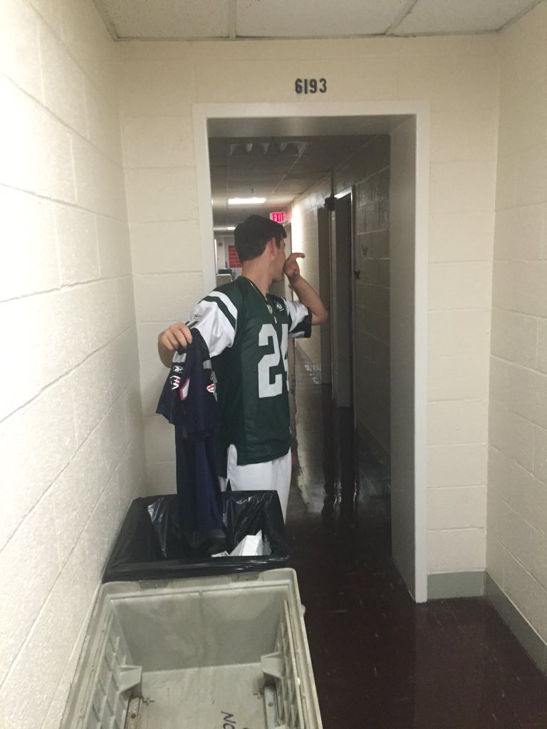 JoeCatapano_'s tweet photo. Taking out the trash....at night #WeLostThough https://t.co/I6QDP9WGVN