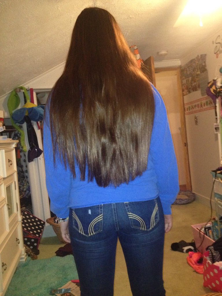 JanelleCossin03's tweet photo. π¨π¨π¨ 30 RTS AND @jazzyjay2238 HAS TO CUT/DONATE HER HAIR ππ½ #doitforthecause #locks4love π¨π¨π¨ https://t.co/krMB3TBc9f