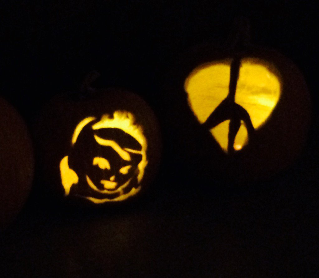 jinello13's tweet photo. Pumpkin carving 🎃 https://t.co/BiHbhRvmuR