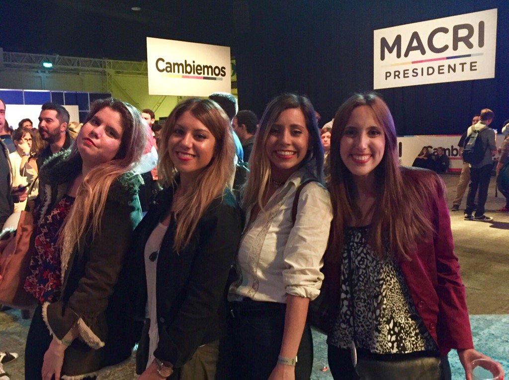 sofimaccarrone's tweet photo. Vamos Mauricio!!! 🙌🏻#HayBalotaje #Cambiemos @romimth @Floryonadi  @mauriciomacri https://t.co/8IApj8nJ9I