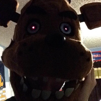 TheEmptyDark's tweet photo. @Bradfazbear || Yeah, I allowed my sister to give you the pic. This is the complete version of the mask :) https://t.co/gJ5jCSGIYW