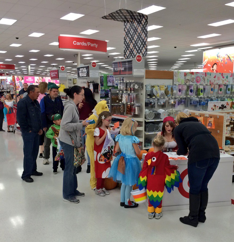 schendeeezy's tweet photo. 200+ kiddos attended West Valley's super #Spooktacular event! #YouMakeTarget @CydAllen1 @ErinTrapletti @DaveReniker https://t.co/Xg64x0CE9X