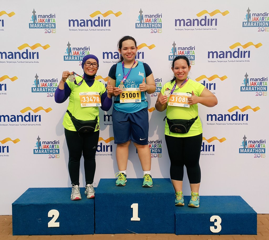 Mission accomplished! Finish strong 10K <a href="/TheJKTMarathon/">Jakarta Marathon</a> look at that awesome family picture! #jakmar2015