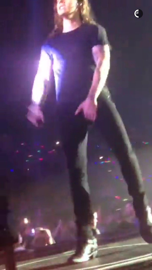 stxlesfuck's tweet image. WHEN YOU WISH YOU WERE @addictof1d MORE THAN ANYTHING😭😭😭😭😩😩😩 

#1DNotes #OTRANewcastle