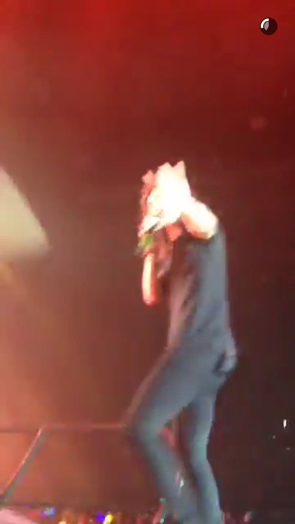 stxlesfuck's tweet image. WHEN YOU WISH YOU WERE @addictof1d MORE THAN ANYTHING😭😭😭😭😩😩😩 

#1DNotes #OTRANewcastle