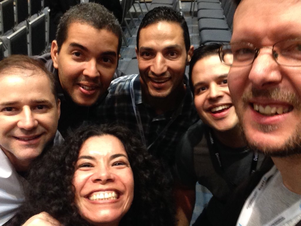 ameliaeiras's tweet image. #JavaOne2015 with the @jcp_org 😋