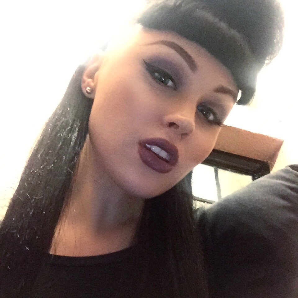 VIKTORIAMODESTA's tweet photo. #Halloween happened early in London 👾 #vmlook #vmstyle #vmlook https://t.co/Vg8z9Qg7N0
