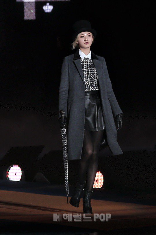 AfterSchoolTH's tweet photo. [PIC] 151024 #NANA @ Runway of Girls Award 2015 A/W (4) https://t.co/pU8KlkcmKW