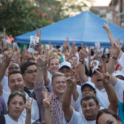 ConcejoUribeMed's tweet photo. #VotaCD RTjcvelezuribe:RT julilondono: Con gallardía jcvelezuribe reconoce a FicoGutierrez… https://t.co/8nSyZM3ja6 https://t.co/NKpXkob5YC