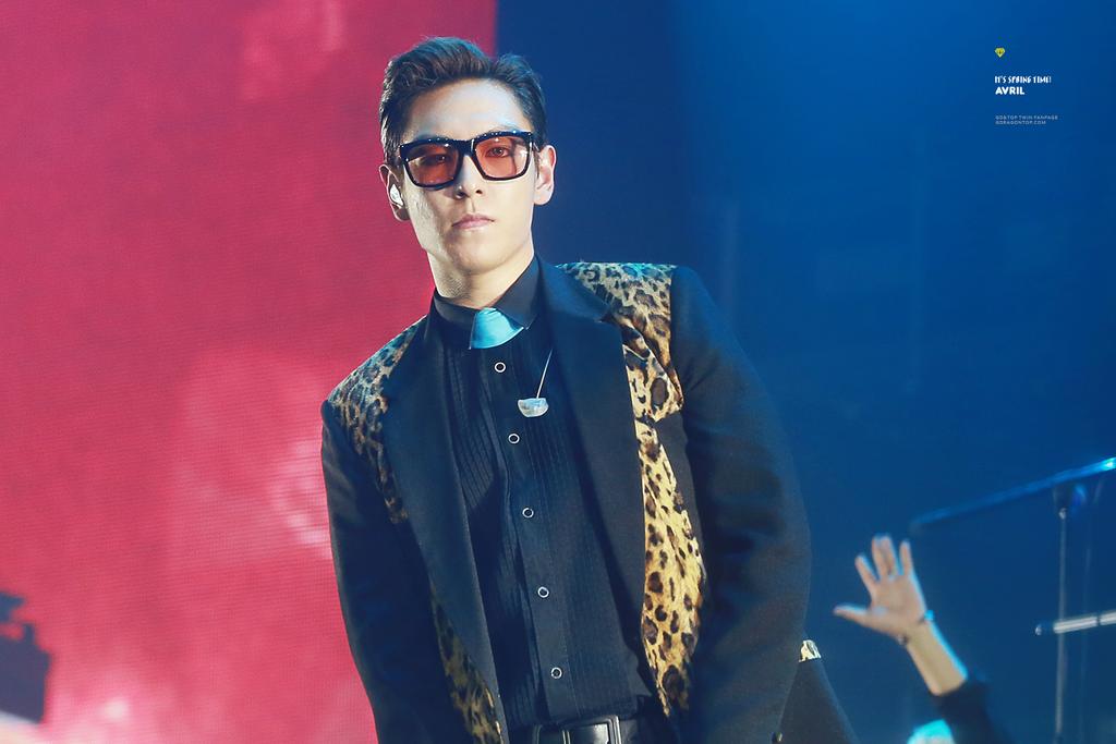 FROMTHETTTOP's tweet photo. 151024 [HQ] #BIGBANGMADEinMACAO
Cr:avril_gdtop https://t.co/IeIaONlIC2 
✔do not remove logo✔
#TOP #탑 #빅뱅 #AVRILPHOTO https://t.co/idyCRpGJ1q