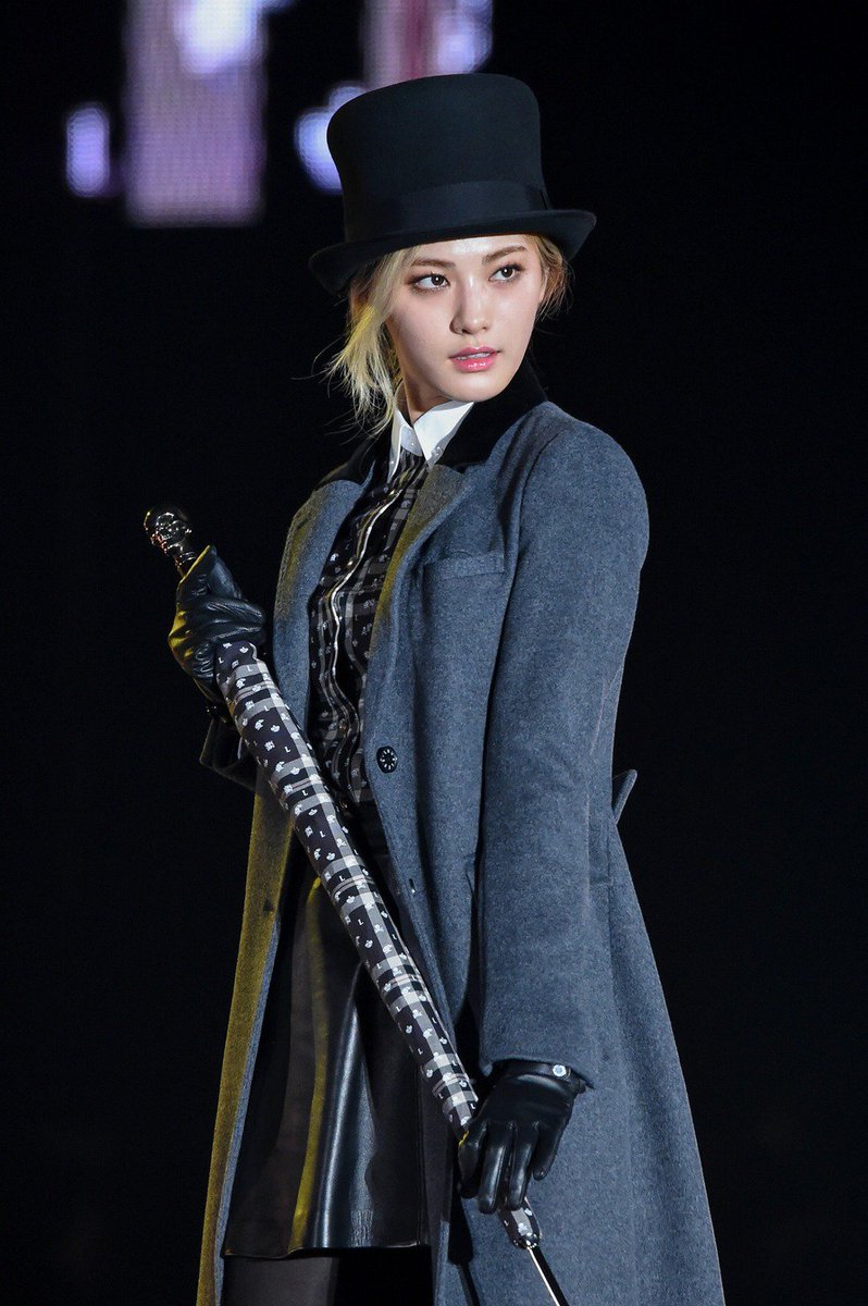 AfterSchoolTH's tweet photo. [PIC] 151024 #NANA @ Runway of Girls Award 2015 A/W (5) https://t.co/W8VjzqBnZ8