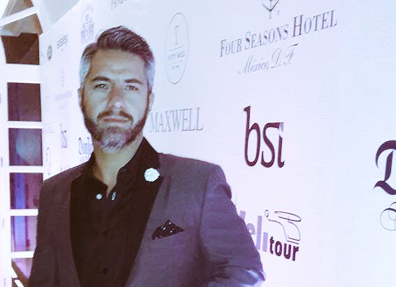 MMAgency_'s tweet photo. Nuestro actor @moiarizmendi en la #BlackCarpet de #ExperienciaMAXWELL @FSMexico @CentralOz @OnsolutionsMX @Jaguar https://t.co/WYnXTnUm0d