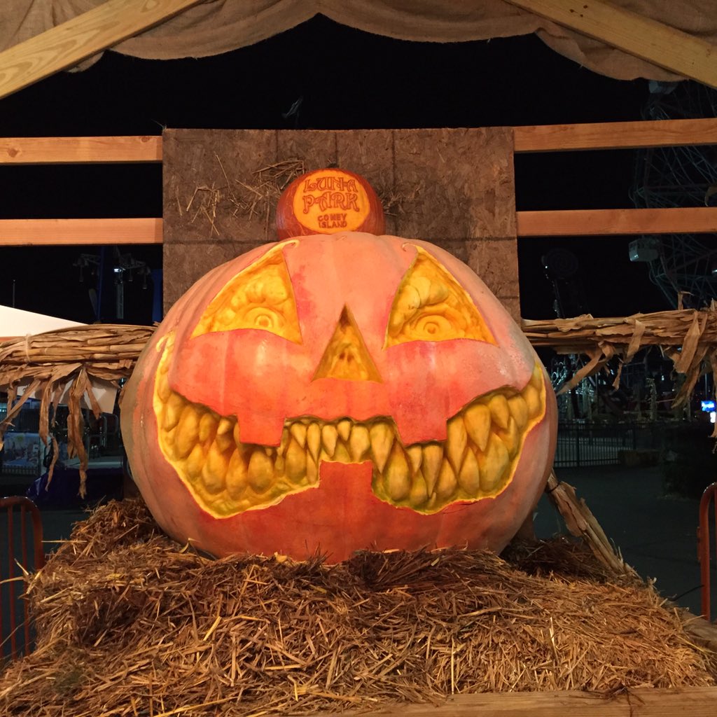 Our final product! Thanks to @maniacpumpkins &amp; #LennyCalvinCreations for the awesome pumpkins! You guys rock! 🤘🏼🎃