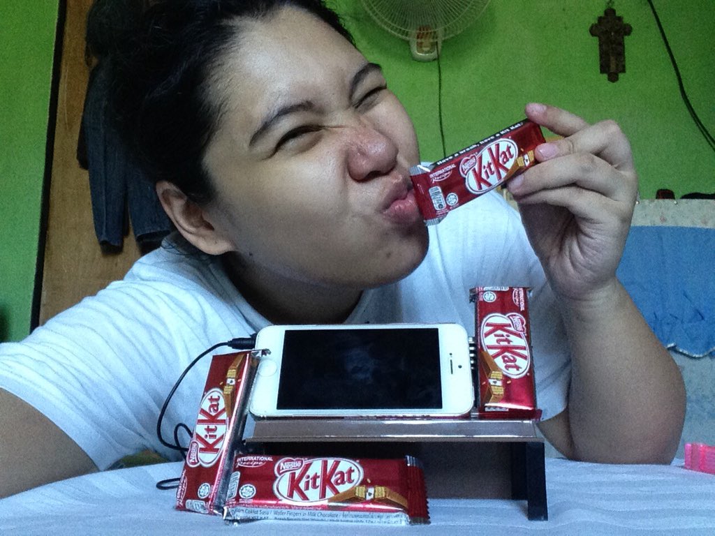 janzie_27's tweet photo. Took a long search for this music #KITKATBench #mybreak #myminibreak @kitkat_ph all worth itππ«ππΌ#alltimefavorite https://t.co/vrRON2yRLx