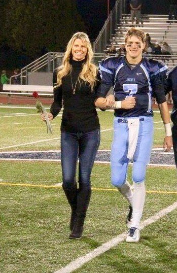 monicalynn221's tweet photo. Nice work @Blake_Walker7 β€οΈ and the #LibertyFalcons @NWprepreport thanks for the pics! #winningQB #celiac #athlete https://t.co/WwPURvn1pb