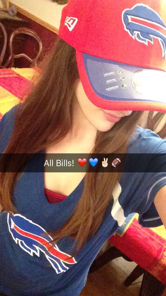 emilie16piette's tweet photo. These were all on snap chat✌🏻️🐖💙❤️ #tailgating #BillsInLondon https://t.co/nf24JQ1gD5