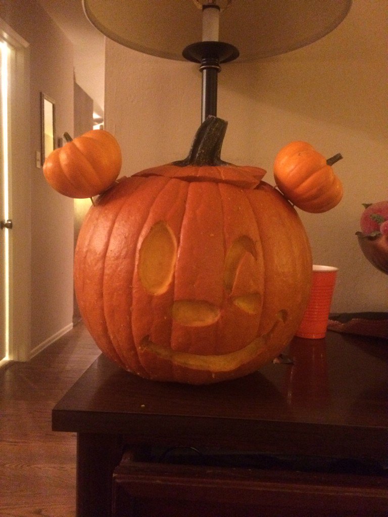 MrsKibak's tweet photo. Since we can't go to Disneyland Halloween we brought it to us. @Disneyland https://t.co/I2h7oZssWR