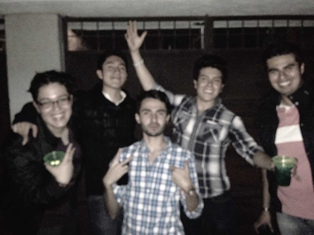 Eiroom's tweet photo. Pasan los años y siguen estando ahí.
#lostransformes #tortor #mischingones https://t.co/EuAIGtrOZ4