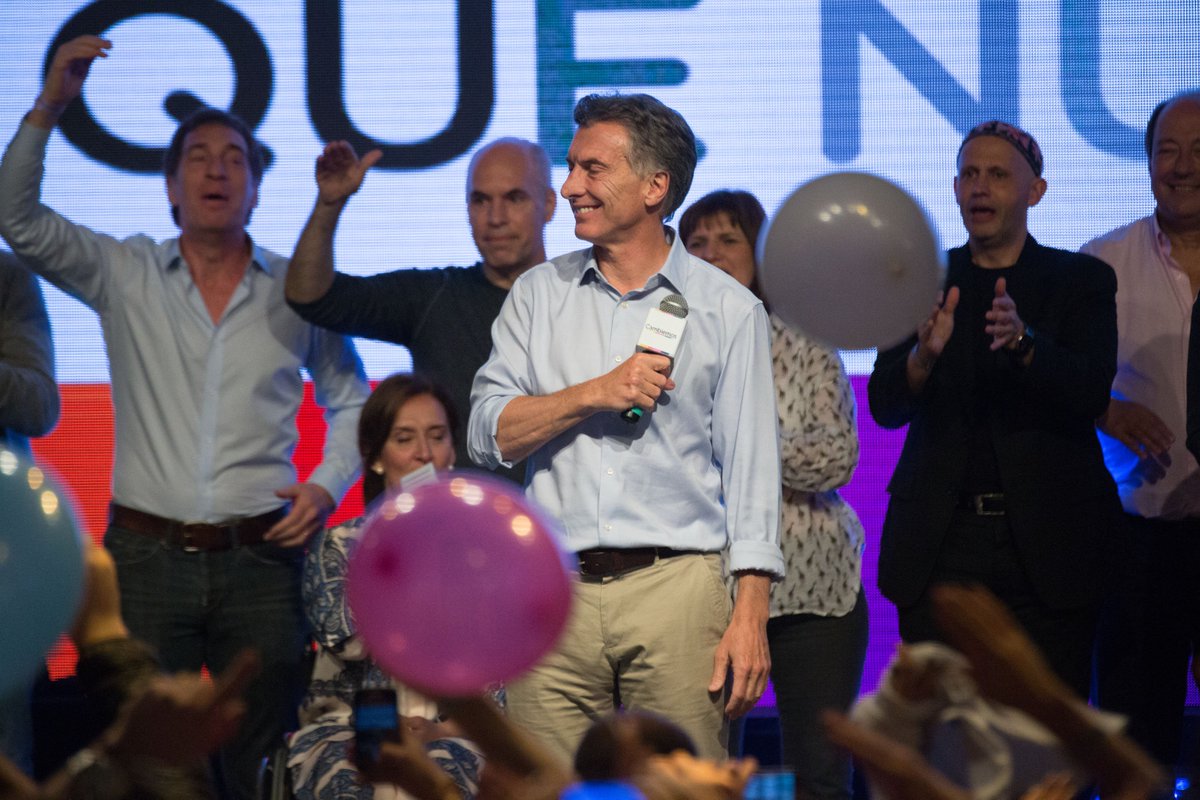 mauriciomacri's tweet photo. La confianza que me depositaron no sólo me emociona, me llena de responsabilidad. Estoy acá para cumplir con ustedes https://t.co/XaaBgjT78c