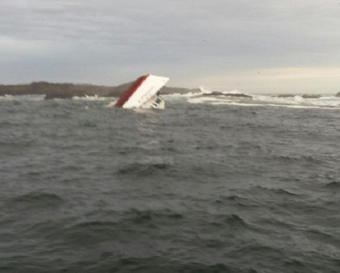 GlobalBC's tweet photo. UPDATE: Number of people confirmed dead in the boat sinking off Tofino has grown to four. https://t.co/HPhwv8jXf0 https://t.co/pPNWnuoK2U