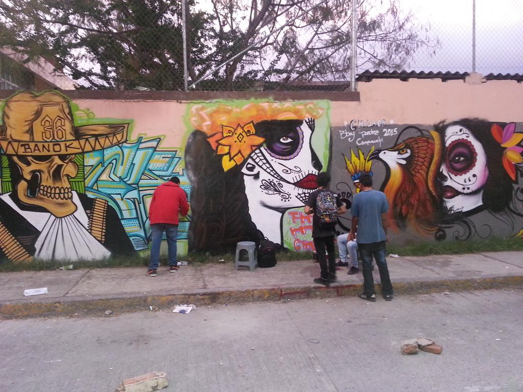 antoniosolanoa's tweet photo. #Chilpancingo Obras de arte alusivas a #DiaDeMuertos en barda de #ESFAID @ElChulote_ @GobChilpancingo https://t.co/eBwhYRnBFr