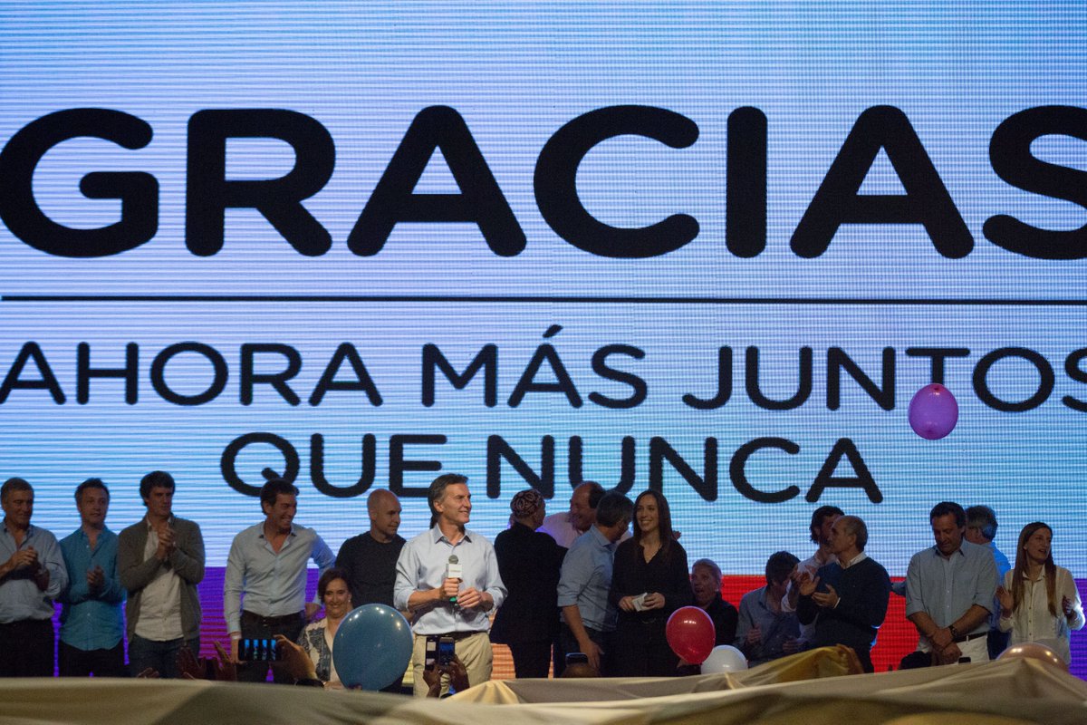 mauriciomacri's tweet photo. Hoy los invito a conquistar nuestro futuro. No paremos hasta lograrlo. #HayBalotaje https://t.co/EQLThr2vZo