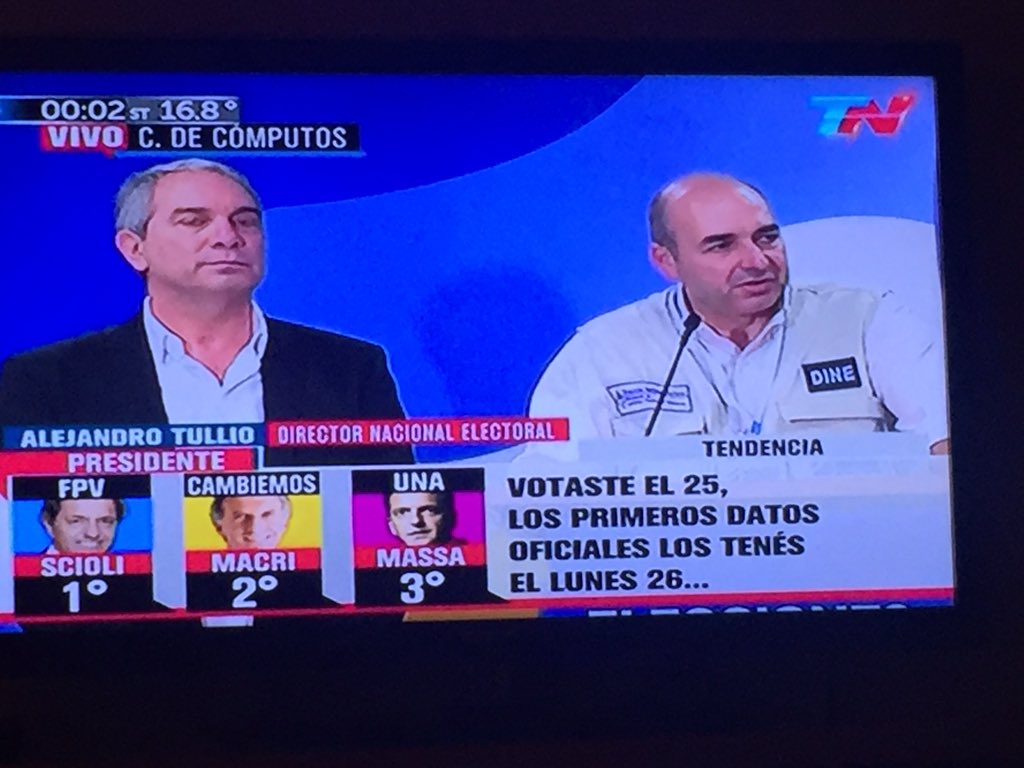 APizetti's tweet photo. #VergueenzaNacional #ELECCIOENS2015 Increíble también deciden cuándo vamos a ver los resultados https://t.co/6hlYX6zF5P