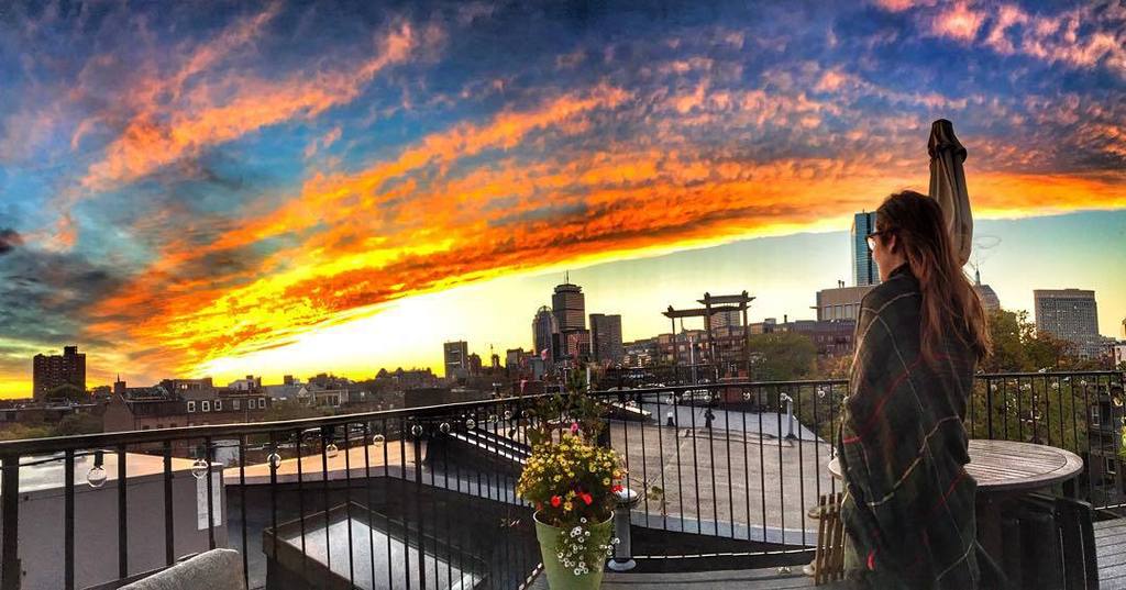 thelylestevens's tweet photo. Enjoying the beautiful view! #Boston #sunset #iheartboston #igersboston #igboston #cloudch… https://t.co/dPin2gMlnh https://t.co/bYMyIUgLpZ