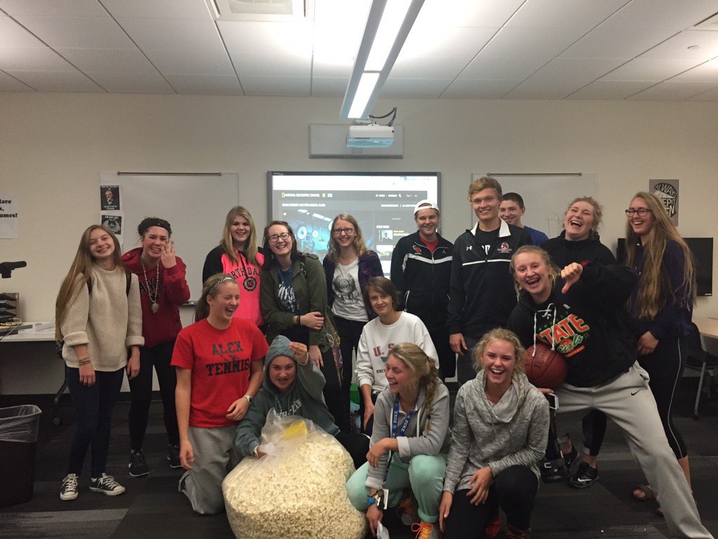 KellyH5581's tweet image. Despite our disappointment....had a blast with my psych students tonight! #thenewpsychclub?! #technologyprobs