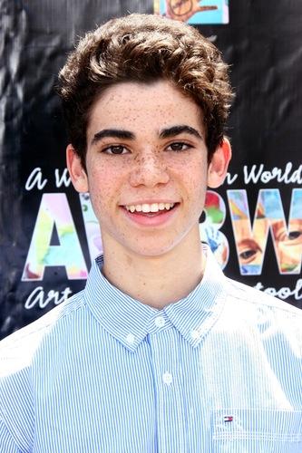 MarioMaster442's tweet photo. catch your four Disney descendants stars in descendants #maloween #@dovecameron #@TheCameronBoyce #@sofiacarson https://t.co/57kx2rGat2