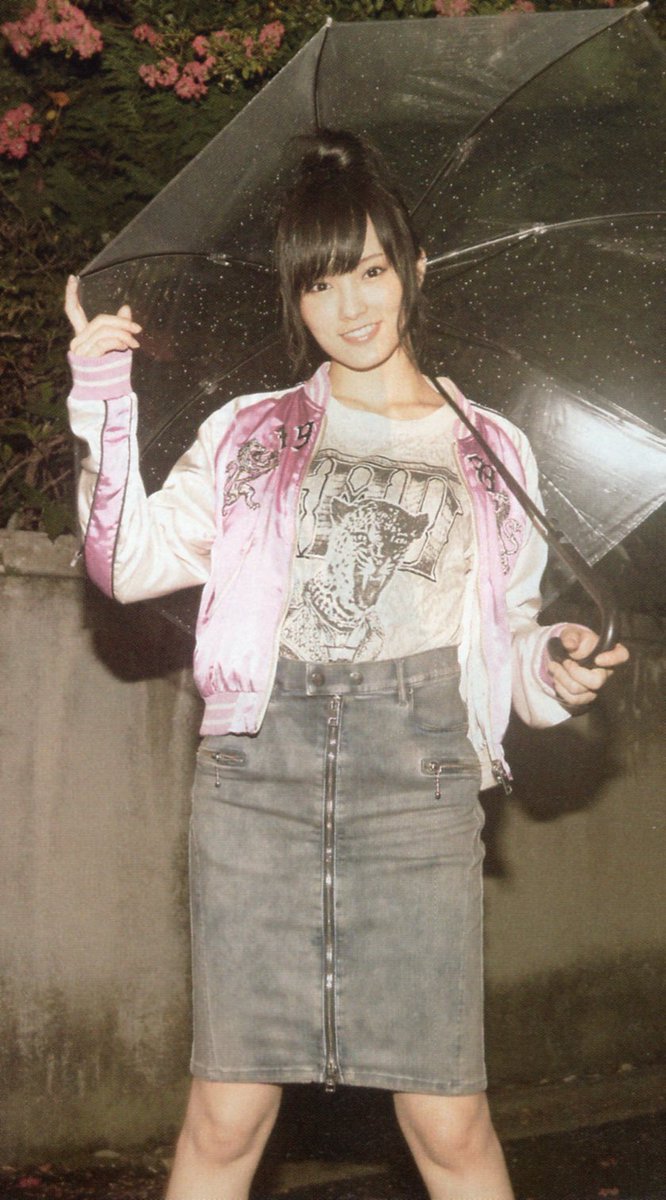 Aki さや姉 画像 今回のテーマは スカジャン カラーリングが女性らしくてかわいいスカジャン お団子ヘア姉 可愛い 発売中 Smart 12月号 My Happy Starting 山本彩 連載 T Co Z2r3addfsz