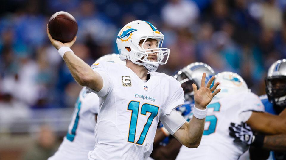 SInow's tweet photo. Dolphins QB Ryan Tannehill set the NFL record with 25 consecutive completions https://t.co/HzkVLVQ3bj https://t.co/eOmh1LLNjL