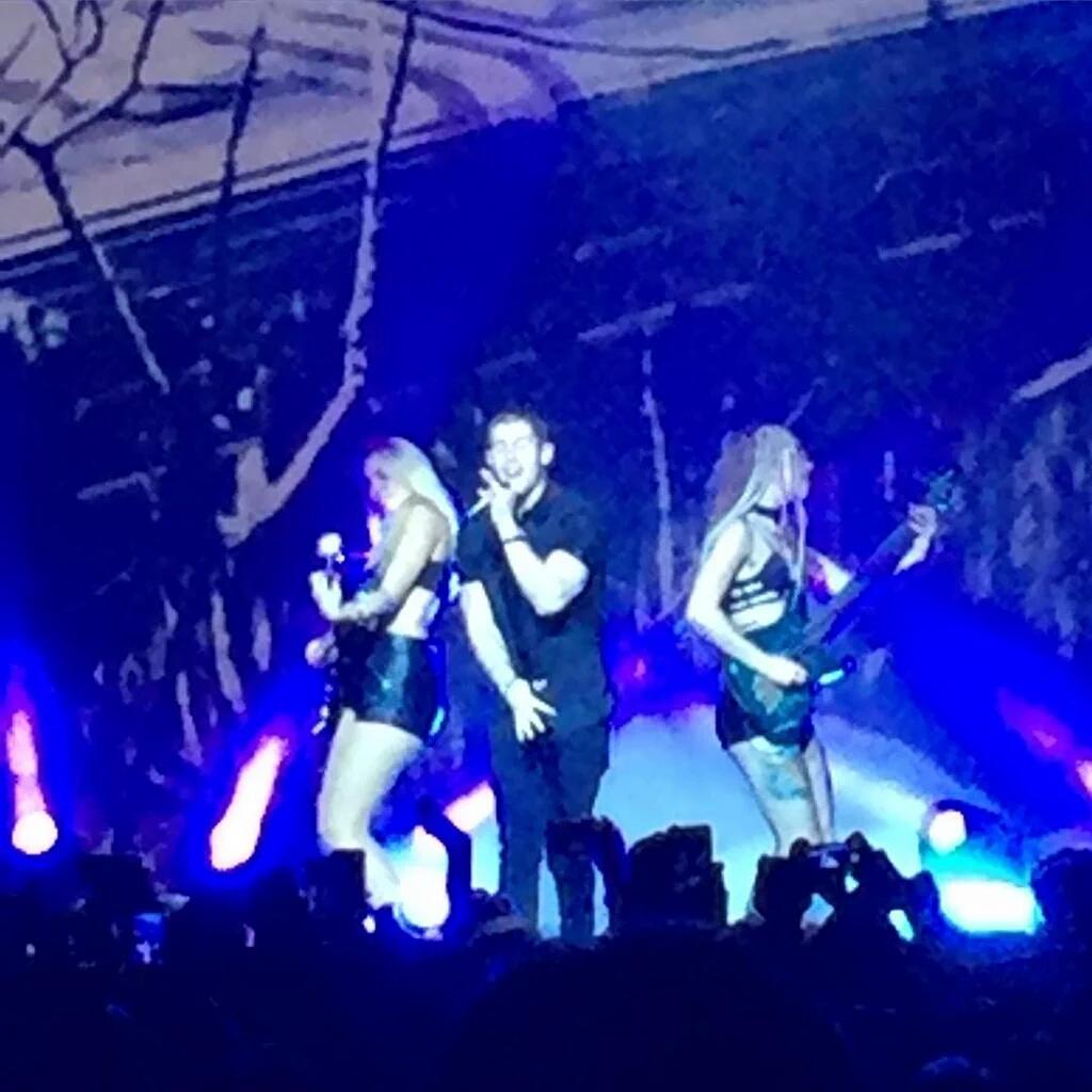 NJBROficial's tweet photo. #NJLiveInConcert https://t.co/n5Dv5V4rhz