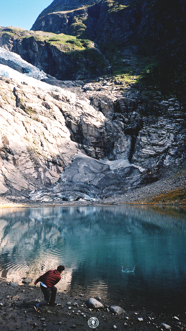 cae's tweet image. Its that time of the month! 
New Iphone Wallpapers to update your beautiful screens with.
RT/FAV FOR MORE.