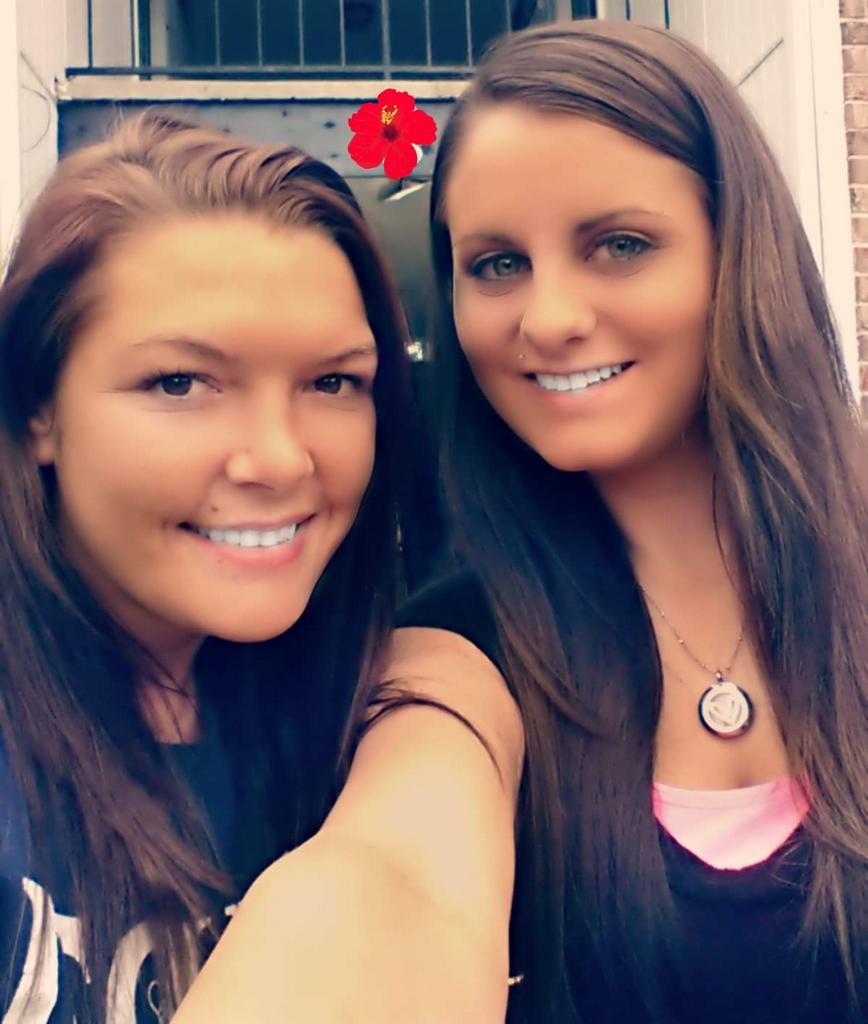 MissWhitneyInc's tweet photo. #highschoolfriends..#misswhitney&amp; Kayla hunt flashback old school https://t.co/kdIIvOQ0aA