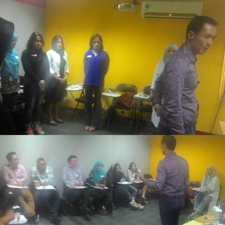 Posisi berdiri juga akan menentukan keberhasilan presentasi dan confidence level anda <a href="/erwinparengkuan/">Erwin Parengkuan</a>