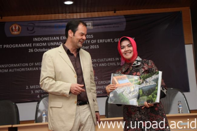 unpad's tweet photo. Fikom Unpad dan University of Erfurt Jerman Laksanakan Joint Programme Workshop dan Riset https://t.co/NSR95YM2Be https://t.co/BdtLG64HTj