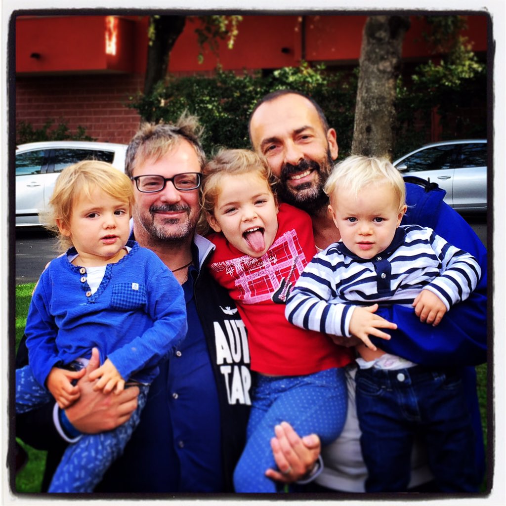 Arlock965's tweet image. Caro @matteorenzi mia mamma ha 3 nipoti. Eccoli! . Per lo Stato 2 di loro non hanno la nonna.  #figlisenzadiritti