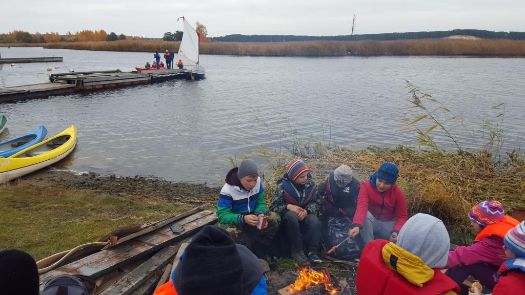 SeaScoutLV's tweet photo. Paldies par izturību aukstajā rudens dienā burajot kopa ar Rīgas69.sk.v. @GOLDLatvia_2015, https://t.co/ttehU8lt1T.v https://t.co/g1gPy5IQTA