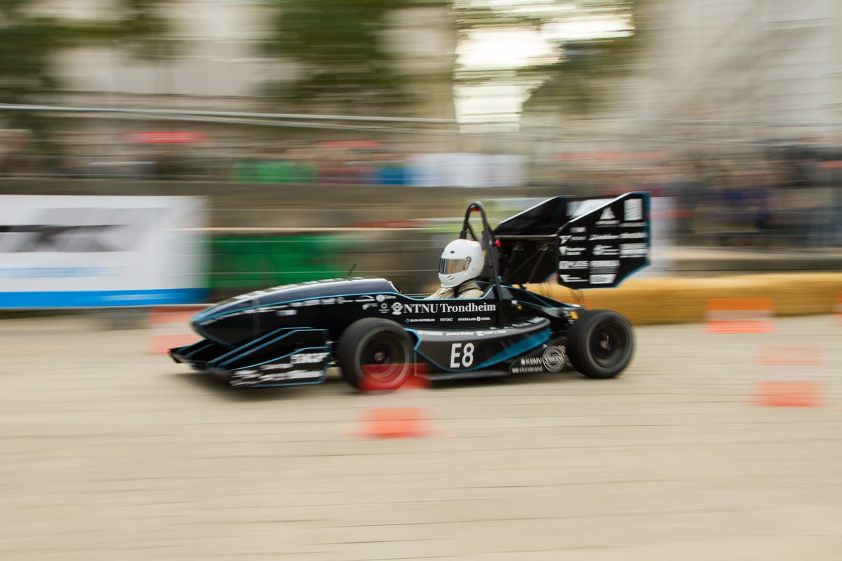 tu_wien's tweet photo. Tag 3 der Vienna eChallenge: In Kürze startet die AVL Endurance! Join us!
#VeC #ftiremixed #bmvit
Foto:Daniel Vuong https://t.co/2xMQjMce77