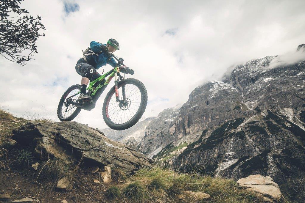 ScottSpain's tweet photo. Quién dijo que las #e_bikes eran bicis de paseo? E-Genius 710 Plus #HaveFun @bikeonscott https://t.co/KO6Al6vnPT