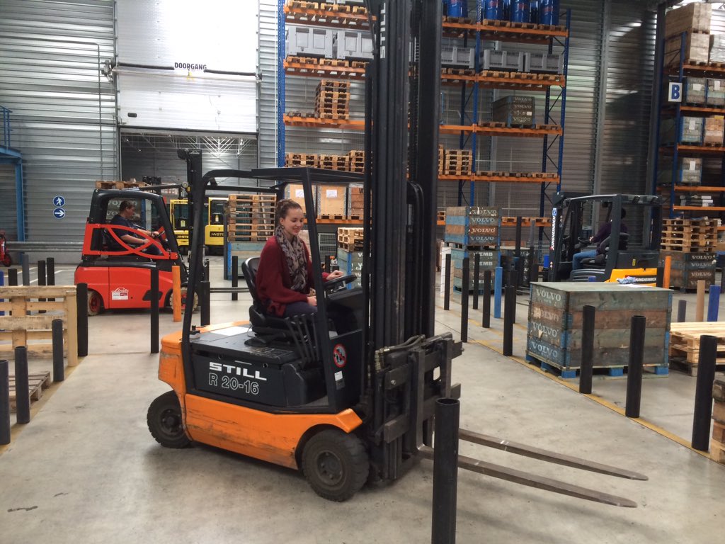 LogisticsatSFI's tweet photo. 5 leerlingen zijn vandaag begonnen aan hun vorkheftruckopleiding! #logisticsatSFI https://t.co/34fOHRzWNW