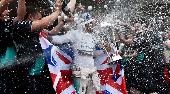 BBCSport's tweet image. GET INVOLVED

After Lewis Hamilton's victory...

Who is Britain's greatest ever sportsperson? #bbcsportsday